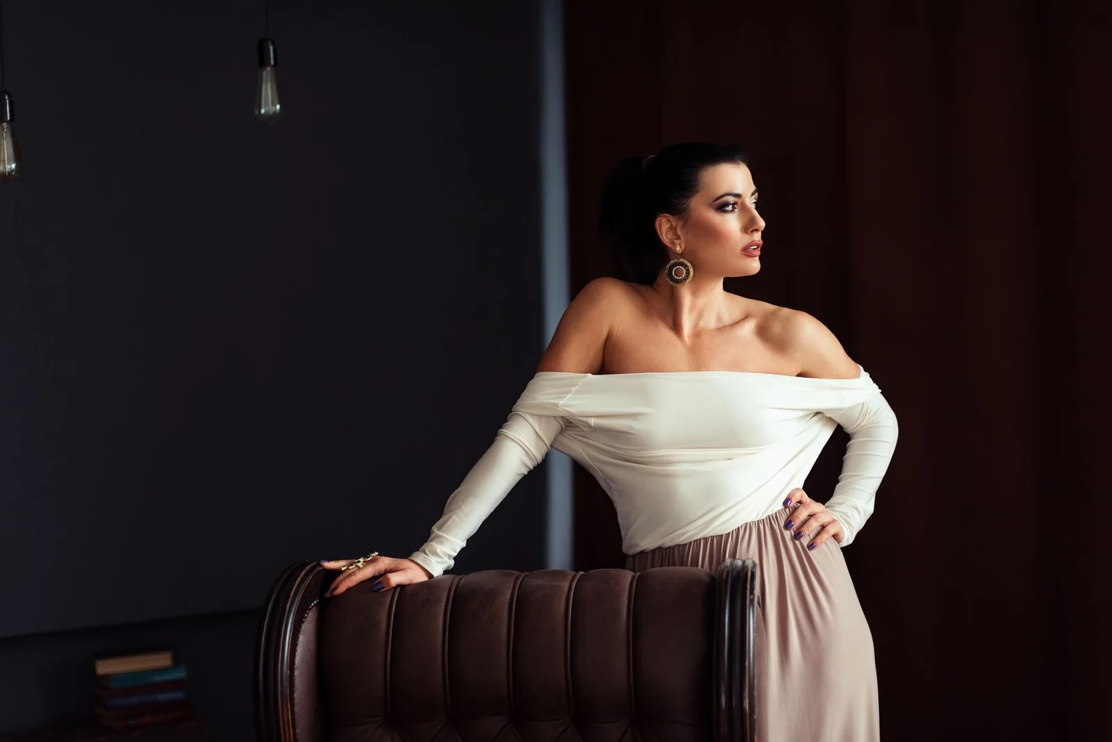 The glamorous mature-elegance aesthetic: off-shoulder top, evening styling