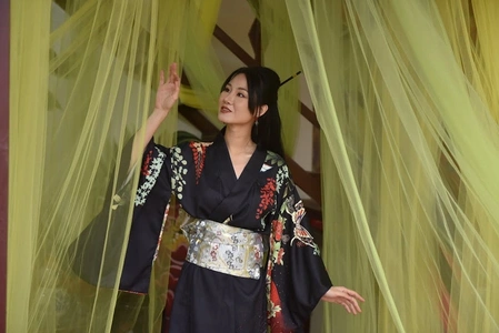 Can you make money on Fansly without TikTok?